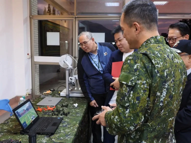 崇右影藝科技大學與陸軍第六軍團關渡地區指揮部簽訂MOU 策略聯盟 強化官兵無人機培訓與應用 崇右影藝科技大學與陸軍第六軍團關渡地區指揮部簽訂MOU 策略聯盟 強化官兵無人機培訓與應用