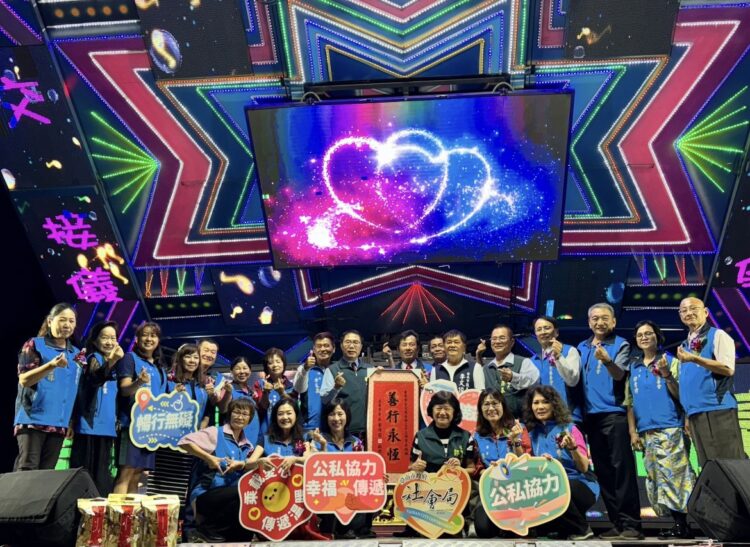 安定慈善會三度捐贈復康巴士 黃偉哲感謝共創無礙城市