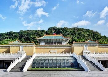 故宮博物院榮獲交通部「十大觀光亮點」獎殊榮 百年院慶人氣再攀高峰 故宮博物院榮獲交通部「十大觀光亮點」獎殊榮 百年院慶人氣再攀高峰