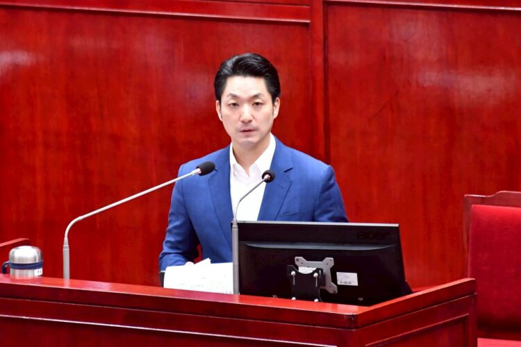 臺北市長蔣萬安赴臺北市議會專案報告：北市都更報核量年增逾四成、捷運與行人安全同步強化