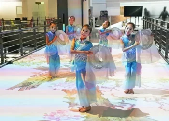 國美館跨域新作亮相 秋江冷豔化為光影舞台 民眾可共創專屬畫面 國美館跨域新作亮相 秋江冷豔化為光影舞台 民眾可共創專屬畫面