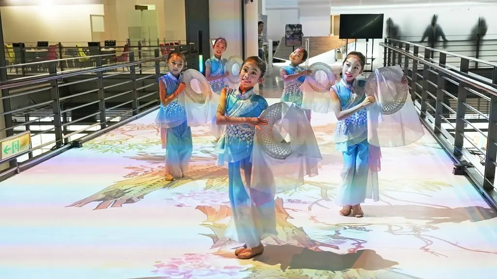 國美館跨域新作亮相 秋江冷豔化為光影舞台 民眾可共創專屬畫面