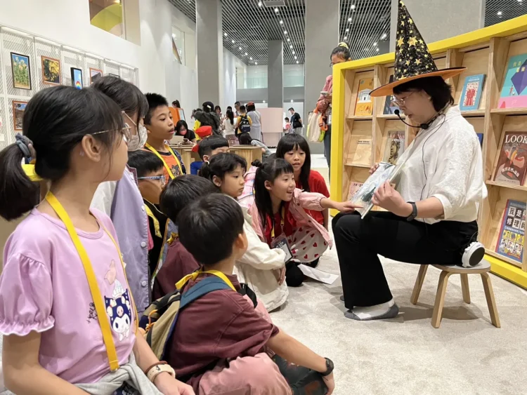 夜宿綠美圖首梯登場 親子共譜魔法書頁奇幻夜