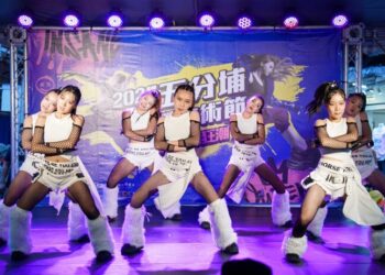 臺北2025五分埔街舞衣術節登場 「Brat街舞狂潮」點燃商圈時尚能量 U15、OPEN 15+雙賽制展現潮流與創意 臺北2025五分埔街舞衣術節登場 「Brat街舞狂潮」點燃商圈時尚能量 U15、OPEN 15+雙賽制展現潮流與創意