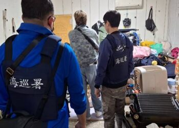 嫌犯狡詐丟棄毒品仍被海巡攔截 板橋專案緝毒行動全程曝光與抓捕詳情