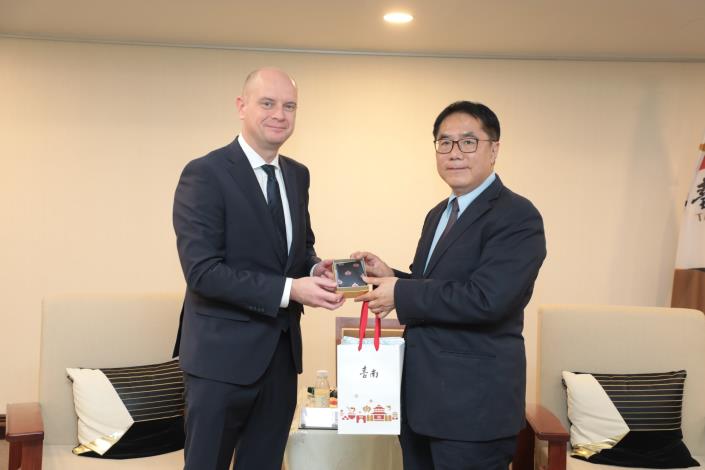 新任波蘭駐臺代表拜會臺南市長 黃偉哲期盼城市交流促進臺波合作 新任波蘭駐臺代表拜會臺南市長 黃偉哲期盼城市交流促進臺波合作