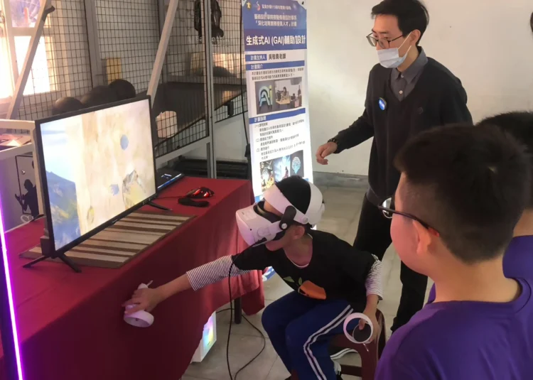 玄奘大學視傳系推 USR：大學生帶國小生體驗虛擬實境創作