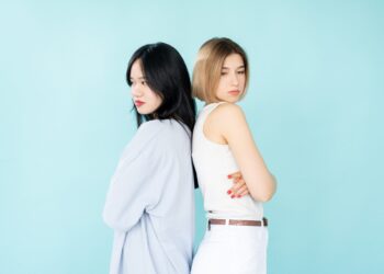 人與人疏遠並不是壞事?8個跡象揭開閨密感情變淡的真相 人與人疏遠並不是壞事?8個跡象揭開閨密感情變淡的真相