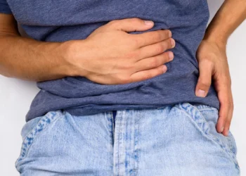 小腹鼓起輕忽當心疝氣卡腸壞死 最新組織膠修補大幅減少疼痛