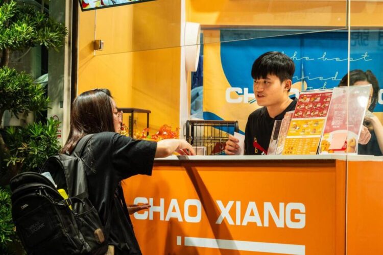 【新竹美食】隱身東區巷弄炸雞黑馬 推出創意漢堡掀起話題