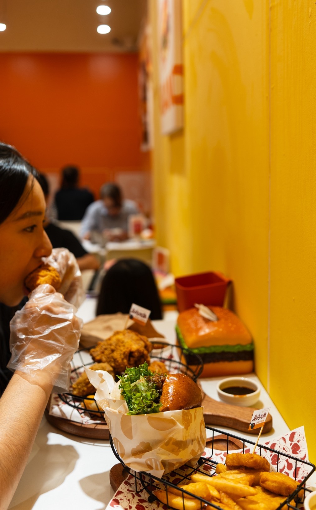 【新竹美食】隱身東區巷弄炸雞黑馬 推出創意漢堡掀起話題