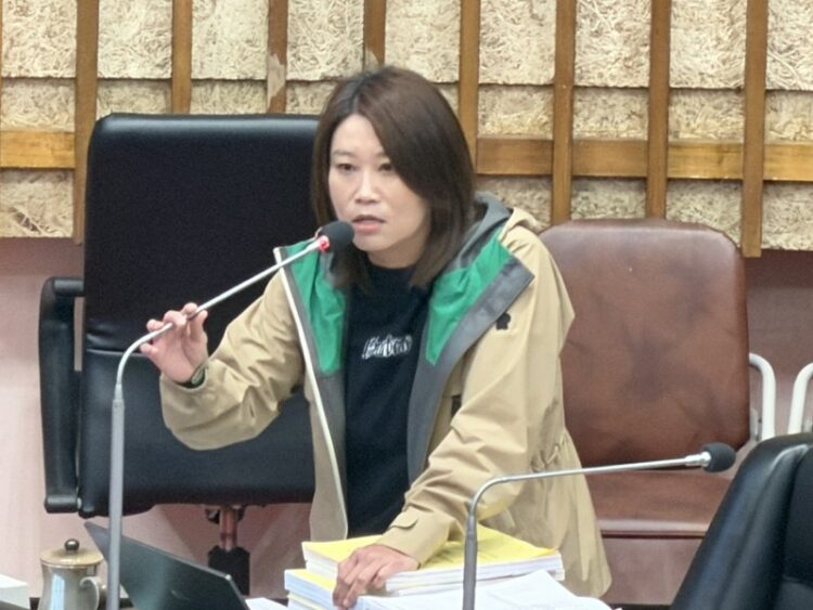 高市總預算交付 國民黨團成功爭取環境專案報告 總召黃香菽:捍衛市民知情權 官員應謙卑面對監 高市總預算交付 國民黨團成功爭取環境專案報告 總召黃香菽:捍衛市民知情權 官員應謙卑面對監