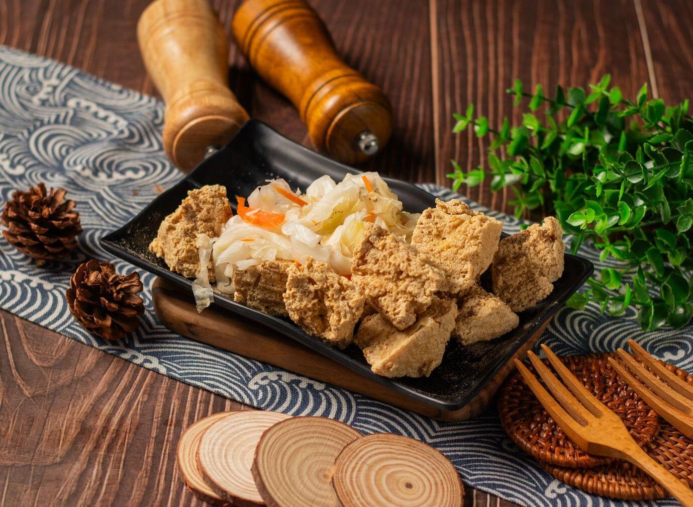 高雄銅板美食推薦 純素臭豆腐搭一口台式泡菜唰嘴絕配