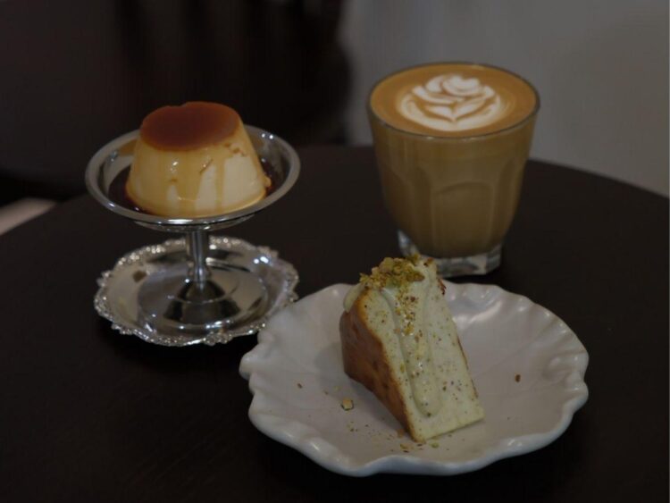 永春站咖啡廳 限定甜點與優雅手沖太驚艷 還有讓人回訪不斷可愛店貓