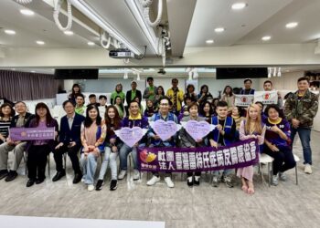 台北邑德扶輪社號召捐贈22.1萬元 購置呼吸化痰機力挺雷特氏症病友