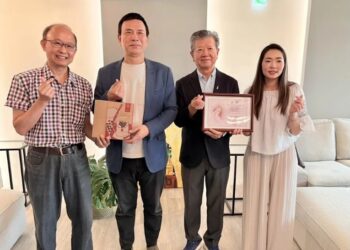 戶外廣告化身公益平台 李丞軒推動城市公益燈箱 30年不輟 戶外廣告化身公益平台 李丞軒推動城市公益燈箱 30年不輟