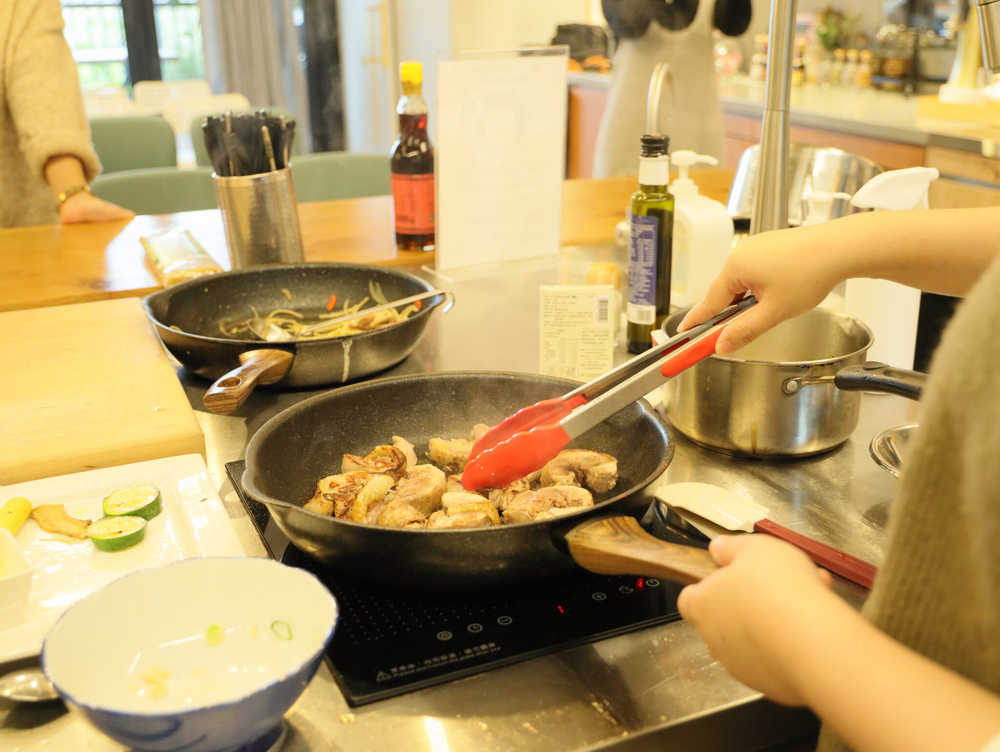 主婦聯盟合作社推「台灣善糧黃金土雞」守護餐桌安心