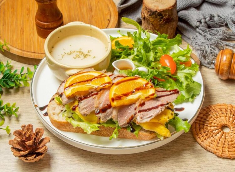 板橋必訪下午茶餐廳 輕食拼盤好拍又好吃 親子寵物都能自在同行