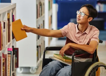 金鐘入圍到跟魏德聖學導戲 SMA廣播人伯謙：別讓身體限制想像 治療讓夢想走更遠