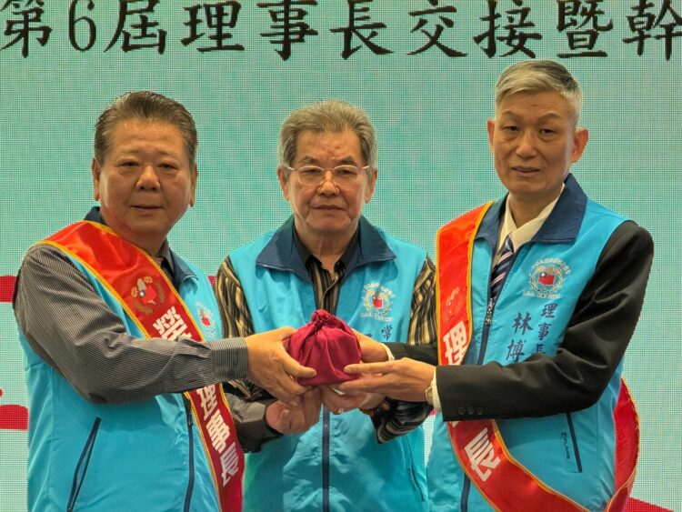 中華民國新聞記者協會第五、六屆理事長交接 暨理監事幹部授證典禮感動登場 中華民國新聞記者協會第五、六屆理事長交接 暨理監事幹部授證典禮感動登場