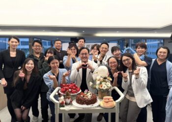 洗腎室變演唱會 腎友齊聲歌唱把院長搞哭了