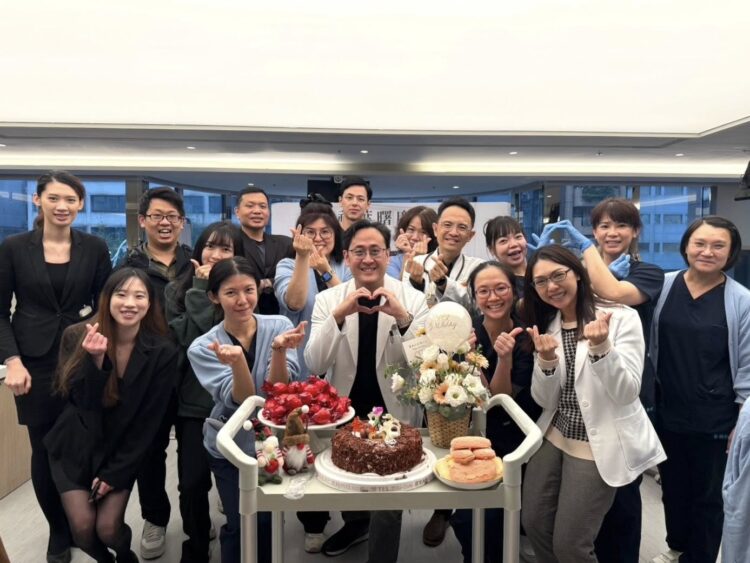 洗腎室變演唱會 腎友齊聲歌唱把院長搞哭了