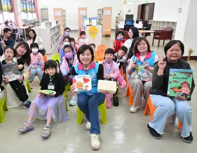臺灣閱讀節～吉安探索走讀新視界 游淑貞變身一日館員伴小小藝術家