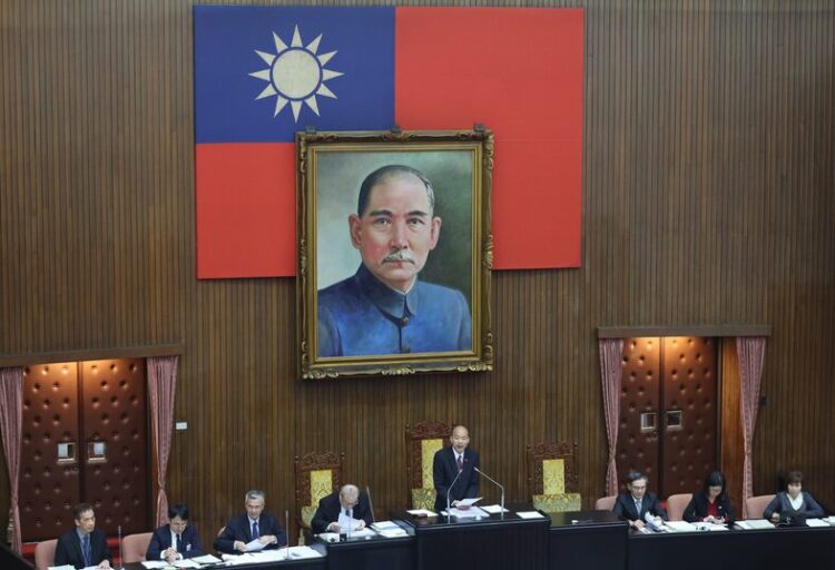 立院三讀停砍公立學校教職員年金 退休所得替代率自113年起不再逐年下修 年金改革制度調整確立 立院三讀停砍公立學校教職員年金 退休所得替代率自113年起不再逐年下修 年金改革制度調整確立