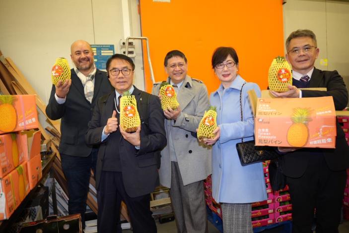 臺南市長黃偉哲親赴法國拓外銷版圖!鳳梨、芭樂首度亮相即受高度肯定 臺南農產進軍歐洲再創新局 臺南市長黃偉哲親赴法國拓外銷版圖!鳳梨、芭樂首度亮相即受高度肯定 臺南農產進軍歐洲再創新局