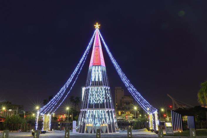 2025臺南聖誕燈節盛大登場:河樂燈區光之旅程與新營文化中心雲之曙光打造冬日奇幻光影世界 2025臺南聖誕燈節盛大登場:河樂燈區光之旅程與新營文化中心雲之曙光打造冬日奇幻光影世界