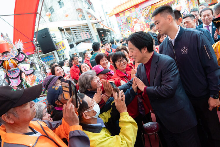 賴清德總統赴彰化溪湖永安宮與福安宮參香並獻匾 祈願臺灣社會安定、人民平安
