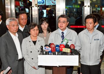 行政院長卓榮泰親自下令 針對板南線臺北車站煙霧彈事件的北捷連續攻擊案 要求徹夜清查犯罪動機給受害者與社會一個交代