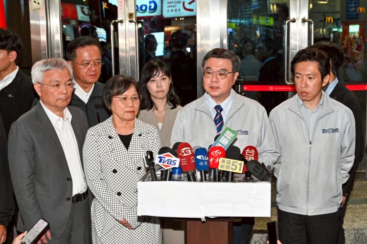 行政院長卓榮泰親自下令 針對板南線臺北車站煙霧彈事件的北捷連續攻擊案 要求徹夜清查犯罪動機給受害者與社會一個交代