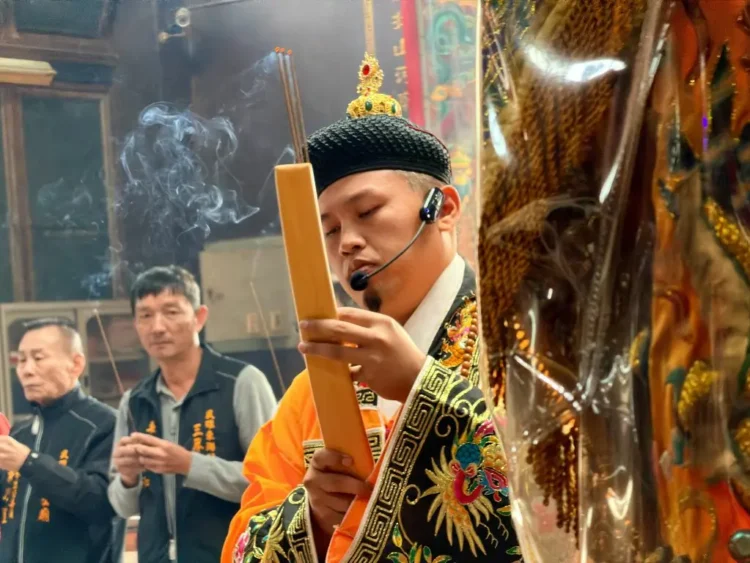 民雄開基三界公廟水官大帝聖誕登場 開運金幣加碼168份吸引大批信眾