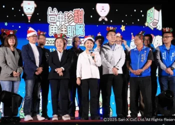 台中耶誕嘉年華18公尺高耶誕珍甜 耶誕樹璀璨點燈 盧市長：最萌打卡新地標誕生