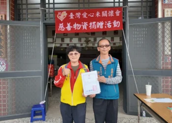 愛心不中斷 臺灣愛心米關懷會斗六送暖關懷弱勢家庭