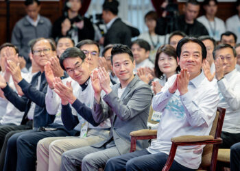 賴清德總統親頒總統盃黑客松獎項 盼以數位驅動轉型、以協作實現淨零願景，攜手打造智慧永續的美好未來