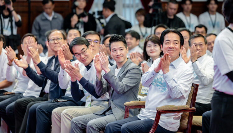 賴清德總統親頒總統盃黑客松獎項 盼以數位驅動轉型、以協作實現淨零願景，攜手打造智慧永續的美好未來