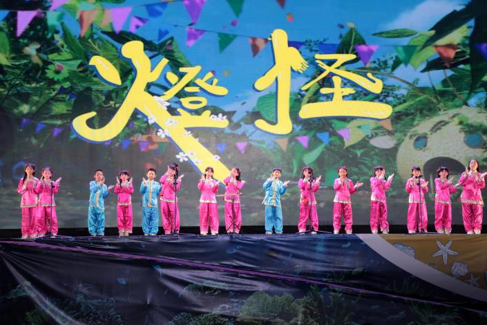 客家兒童劇打造奇幻燈怪宇宙 點亮臺南夜空的安平親子盛會 唱瓜瓜歌送小燈怪體驗客家文化