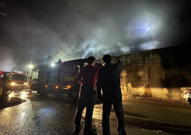 臺南市安南區城西掩埋場火警迅速撲滅 消防全力出動無人傷亡 市府啟動空品提醒並持續監控 居民安心無虞