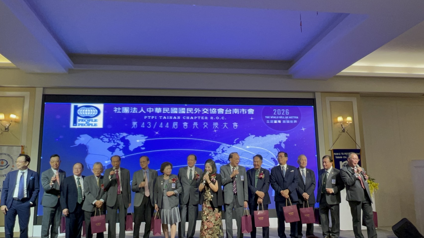 中華民國國民外交協會台南市會會長交接典禮登場 邁入第48年國民外交新里程 新任會長顏嘉縈接棒卸任會長張富全 續寫永續發展藍圖