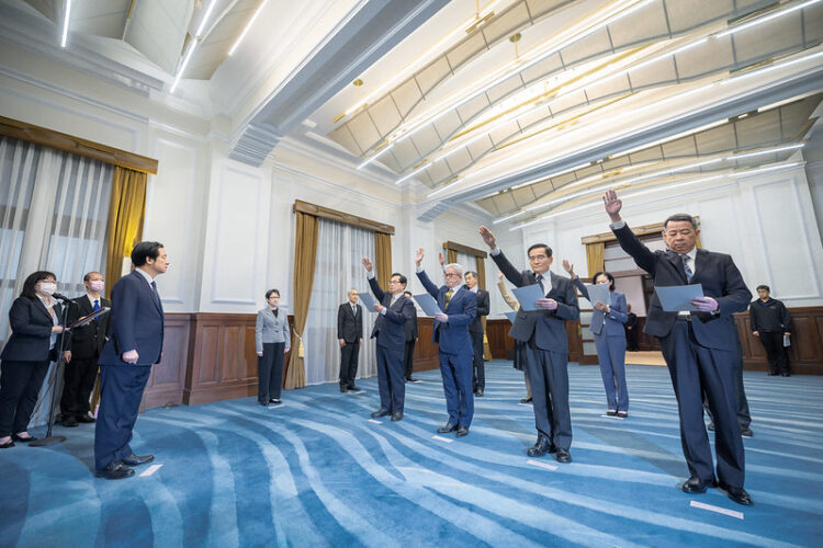 賴清德總統主持新任行政院、考試院、監察院及駐外大使宣誓典禮，期勉恪守憲政體制、承擔國家責任，三院人事全面就位