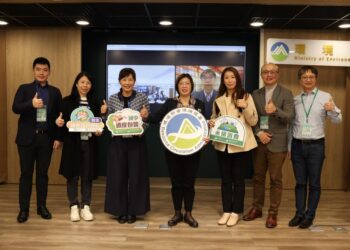 環境部資源循環署攜手產業鏈成立「零售商品包裝循環永續策略聯盟」 凝聚共識啟動包裝減量新里程 環境部資源循環署攜手產業鏈成立「零售商品包裝循環永續策略聯盟」 凝聚共識啟動包裝減量新里程