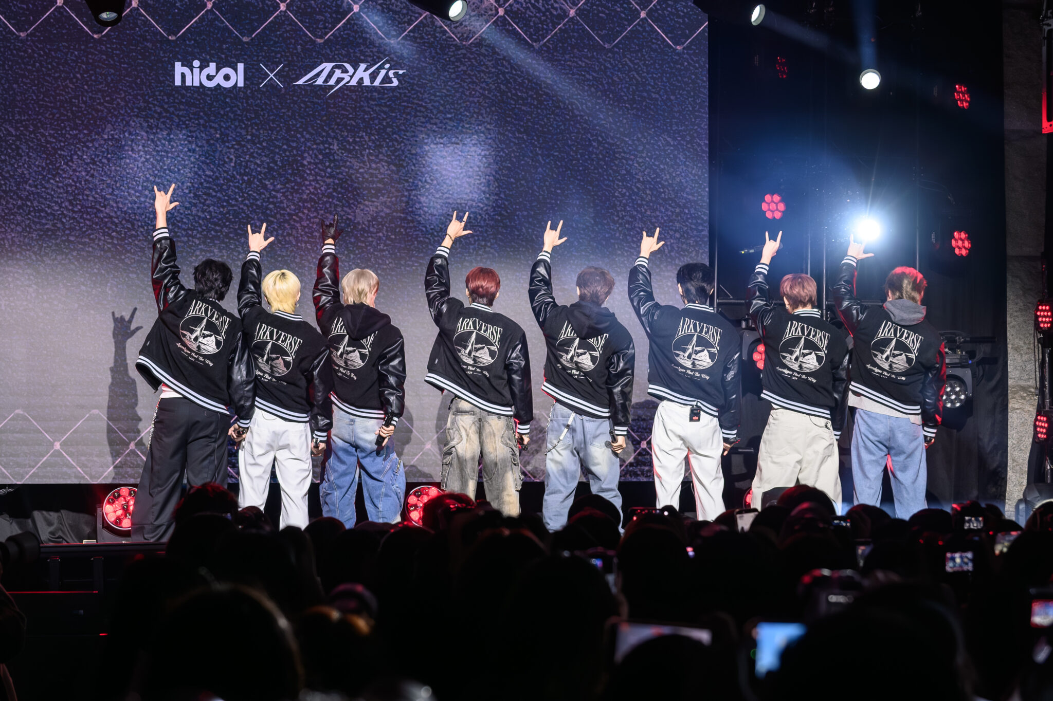 雙向奔赴的愛!ARKis 週年盛典圓滿落幕 數百粉絲塞爆會場 淚海中許下四季之約 雙向奔赴的愛!ARKis 週年盛典圓滿落幕 數百粉絲塞爆會場 淚海中許下四季之約