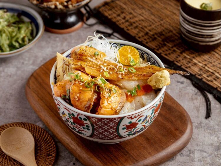 信義區人氣丼飯 炙燒香氣加平價份量 讓人一吃就成主顧