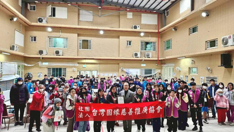 圓緣會攜手皇順國際與永平高中 點亮老憨兒無筆彩繪 圓緣會攜手皇順國際與永平高中 點亮老憨兒無筆彩繪