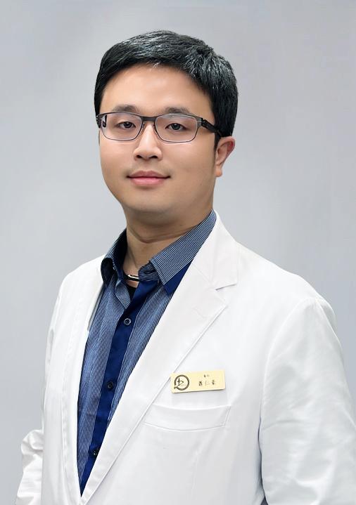 藝人李國超體驗血液淨化 醫師說明療程安全與流程