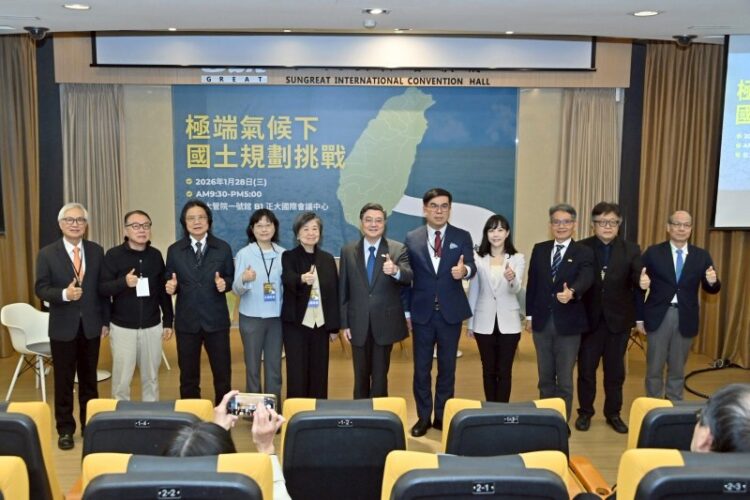 出席國土規劃研討會 卓揆:面對全球氣候挑戰 納入國土永續規劃治理 出席國土規劃研討會 卓揆:面對全球氣候挑戰 納入國土永續規劃治理