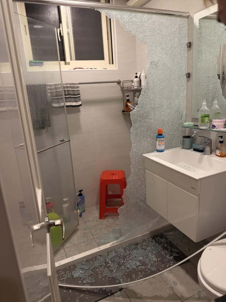 浴室玻璃門深夜爆裂引熱議 專家提醒防爆膜可降低強化玻璃潛藏風險 浴室玻璃門深夜爆裂引熱議 專家提醒防爆膜可降低強化玻璃潛藏風險