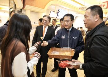 「新春瘋台南．農來上賀禮」週末登場 臺南市長黃偉哲現身板橋大遠百推廣臺南優質農漁特產